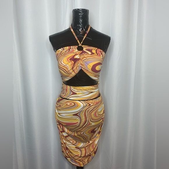 Psychedelic Design Ruched Ring Halter Top and Skirt - Picture 4 of 8